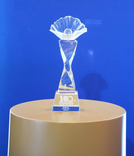 桌子上的蓝色花瓶

AI 生成的内容可能不正确。